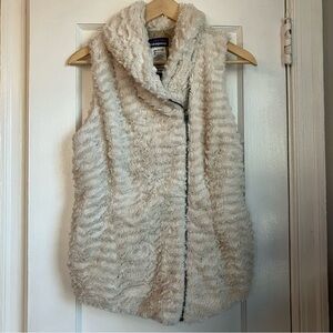 Patagonia Off-White Pelage Fuzzy Asymmetrical Zip Vest Women's M